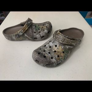 Crocs Mens Size 7 Womens Size 9 Real Tree Camo Camouflage Clogs